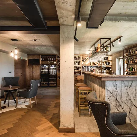 Aparthotel Arietes Marmont 4*
