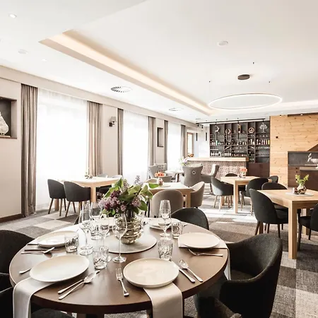Aparthotel Arietes Marmont 4*